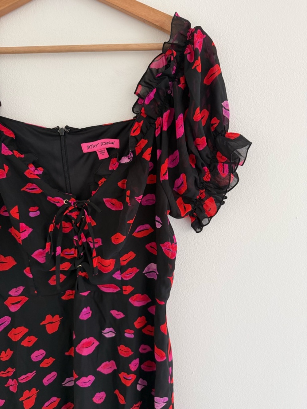 Betsey Johnson Black Red Lipstick Print Puff Sleeve Mini Dress 10 - Picture 3 of 7